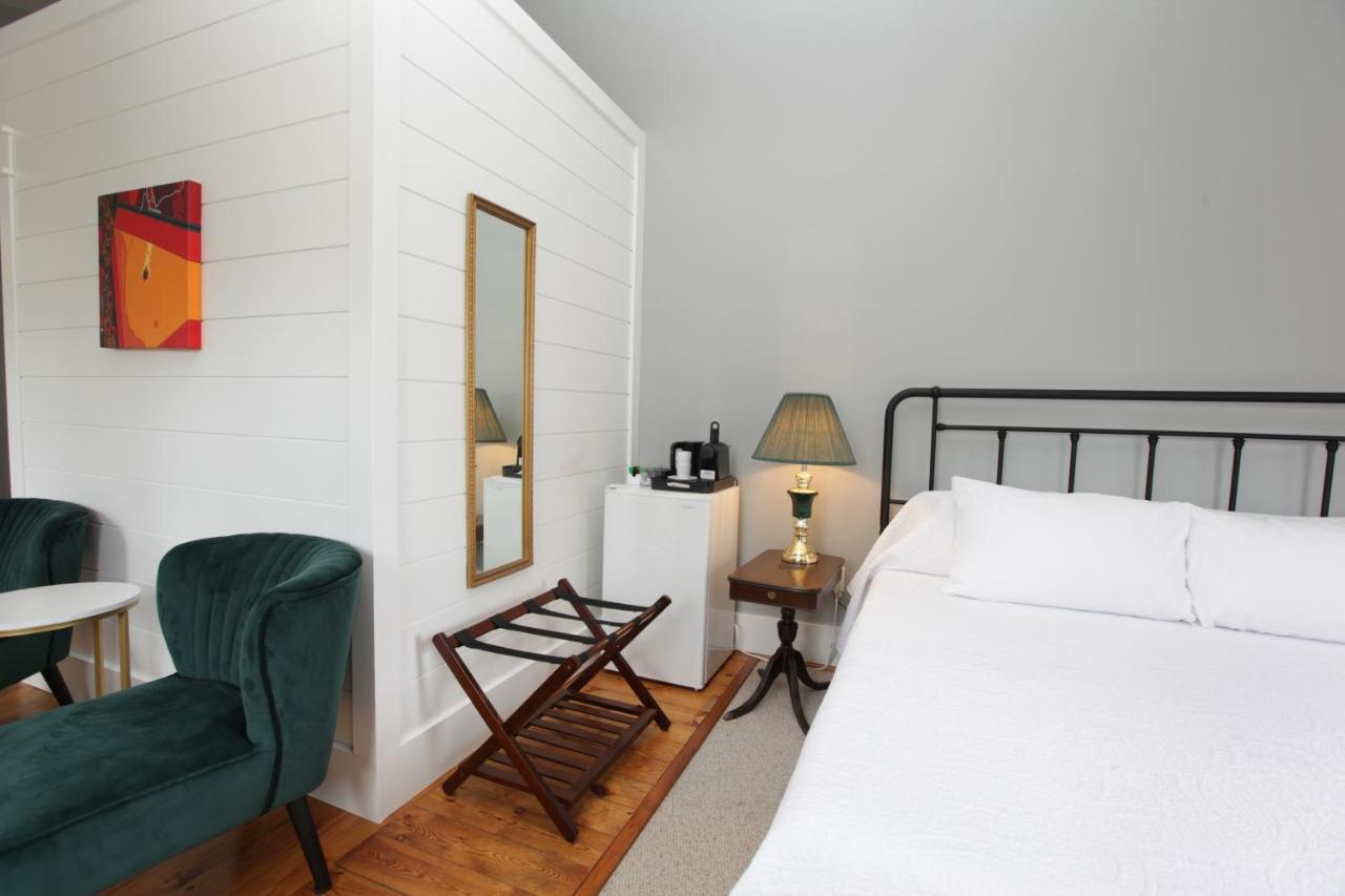 Jackson'S Falls Country Inn Milford Экстерьер фото